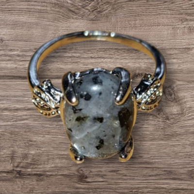 Zilverkleurige chalcedoon ring maat 16