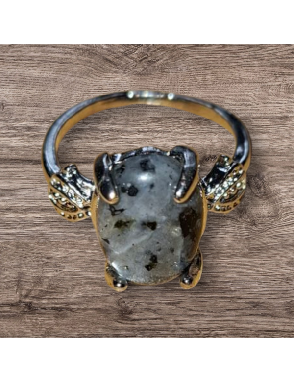 Zilverkleurige chalcedoon ring maat 16